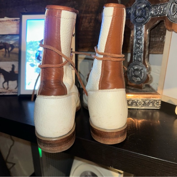 Vintage Justin Boots Women's Lace Up Boots in White and Brown Amazing Condition - Picture 6 of 7